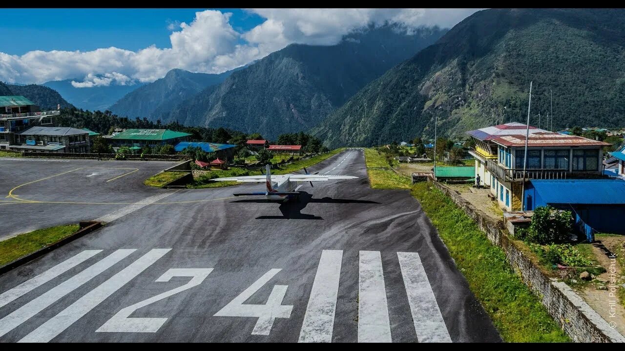 Азия дол. Аэропорт Лукла Непал. Аэропорт имени Тэнцинга и Хиллари, Непал. Аэропорт опасный Катманду. Аэропорт Лукла, он же аэропорт Тенцинг-Хиллари.