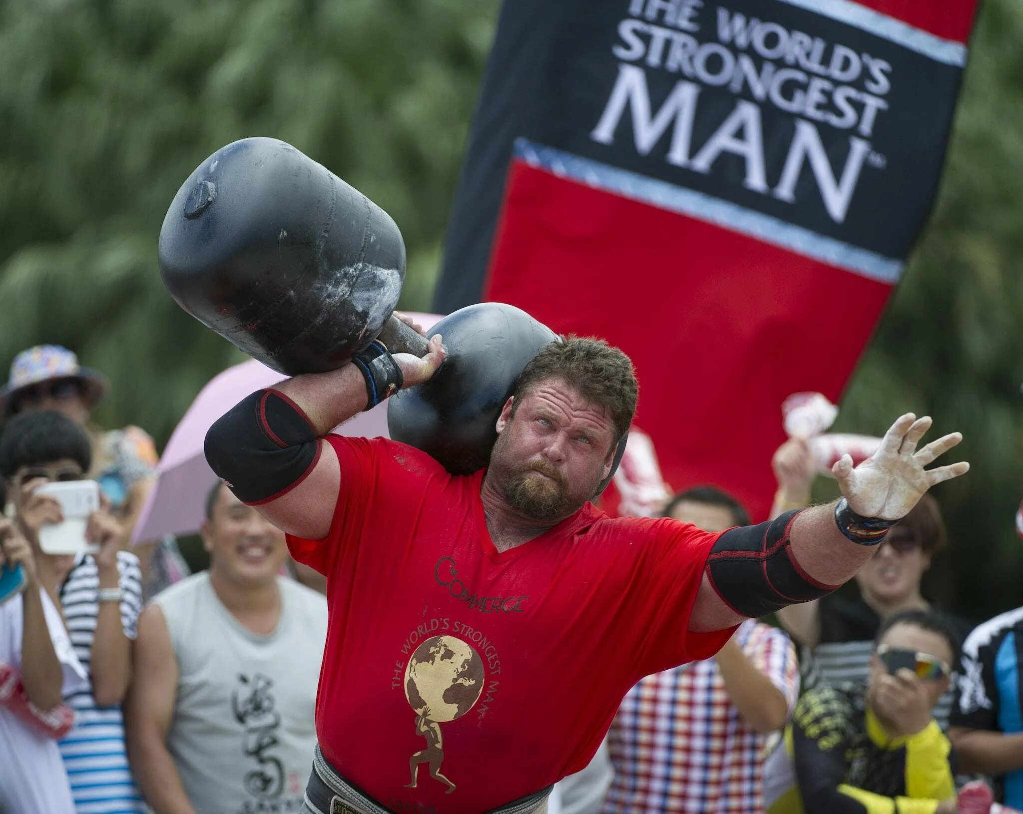 World strongest man. Майк Бурк стронгмен. Самый сильный человек в мире. Strongman соревнования. Самый сильный человек соревнования.