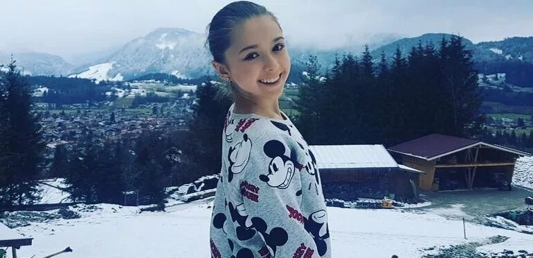 Девочка со снимка. Камила валиева сестра. Камила валиева инстаграм. Камила валиева и алина загитова. Ваня дмитриенко и камила.