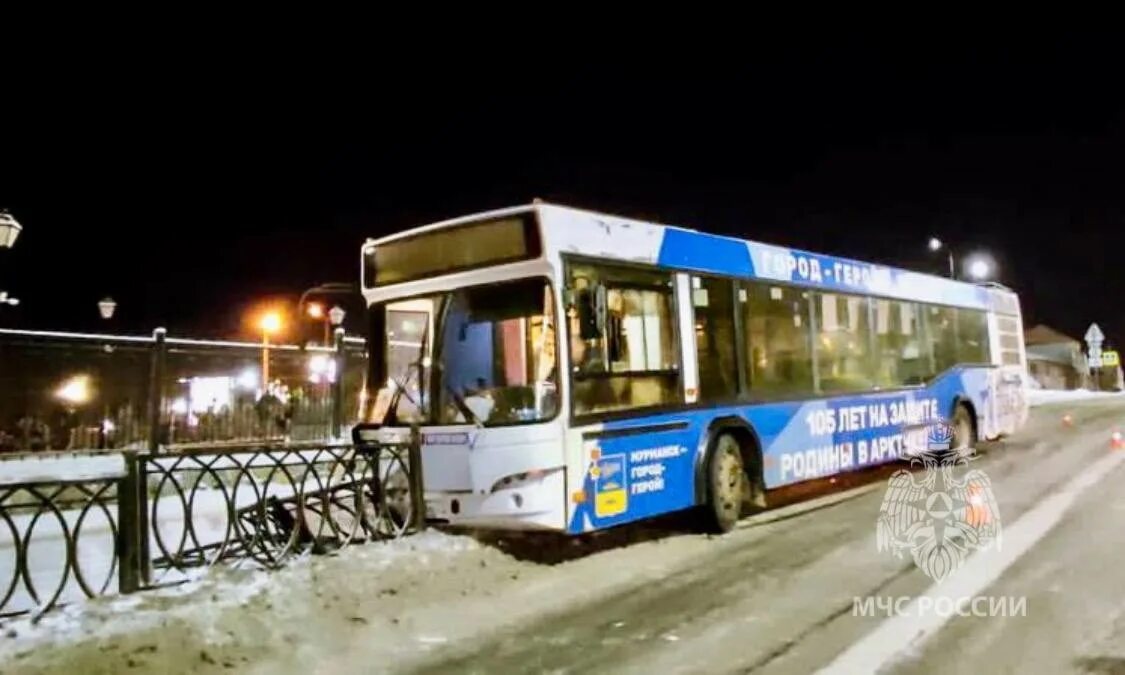 Автобус 19 лиаз. Лиаз 677м мурманск. Автобус бк москва. Лиаз 677м мурманск. Автобусы лиаз мурманск.