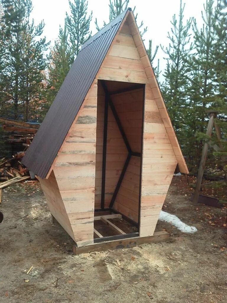 Летний туалет. Каркас уличного туалета. Каркас деревянного туалета. Каркас дачного туалета. Деревянный каркас для дачного туалета.