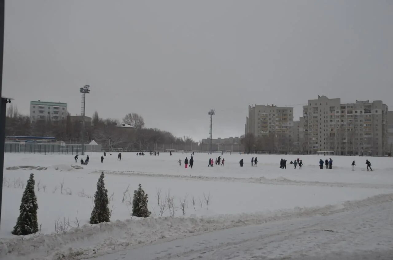 Стадион каток саратов. Стадион Волга Саратов каток. Каток стадион Волга Саратов 2023. Поле дураков Балаково каток. Стадион Сокол Саратов каток.