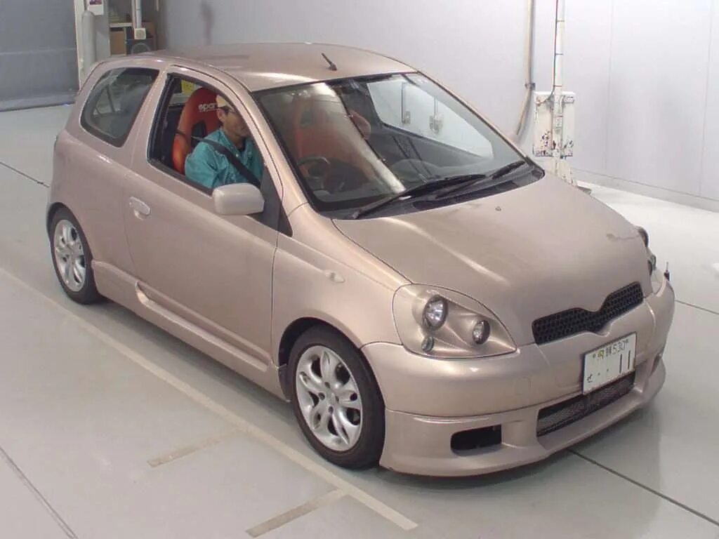 Купить витц дром. Toyota Vitz 1 поколение. Toyota Vitz 1999. Toyota Vitz 1.0. Тойота Витц RS 1 поколение.