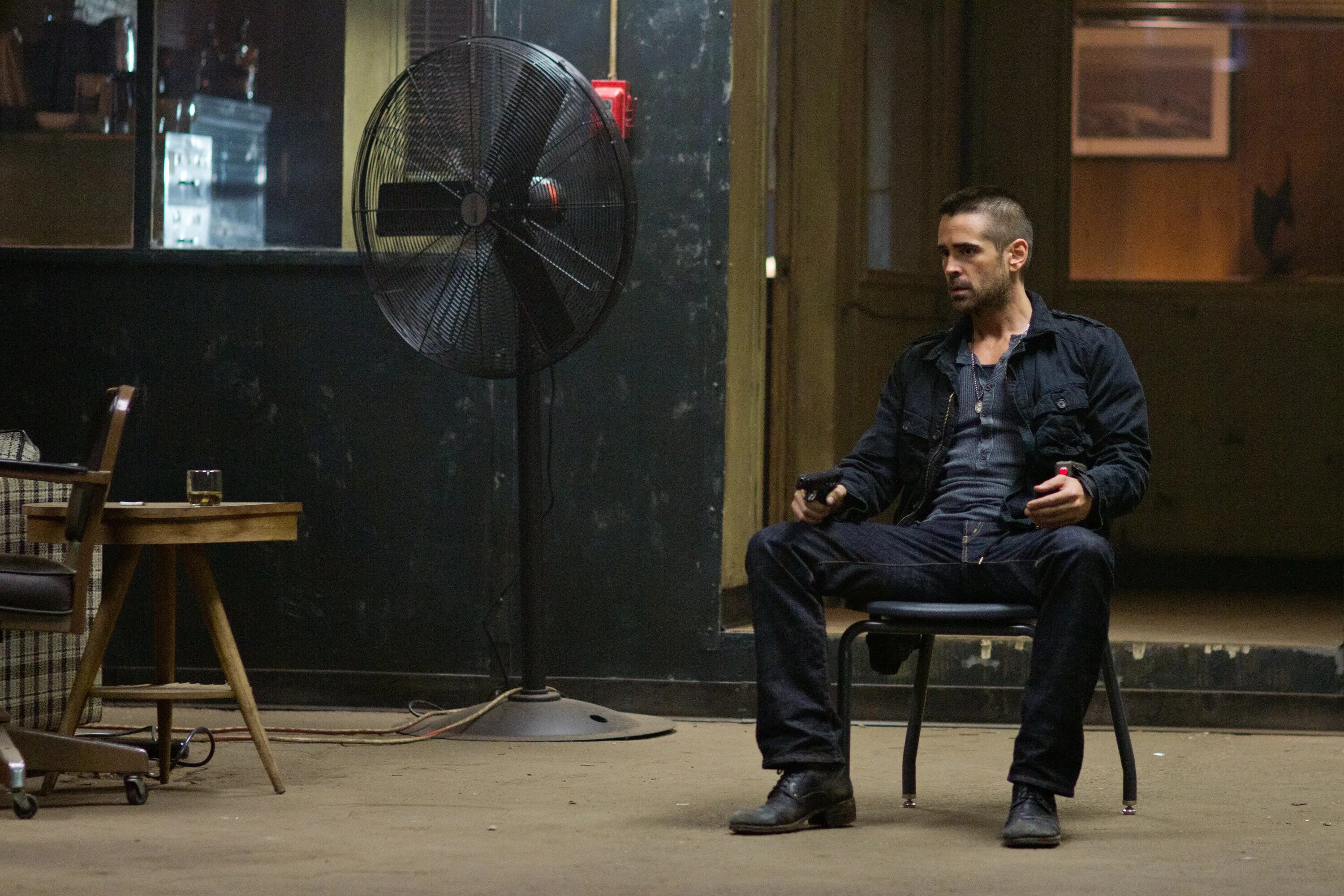 Одним меньше отзывы. Одним меньше. Одним меньше (2012) колин фаррелл. Меньше чем один. Нуми рапас 2012.