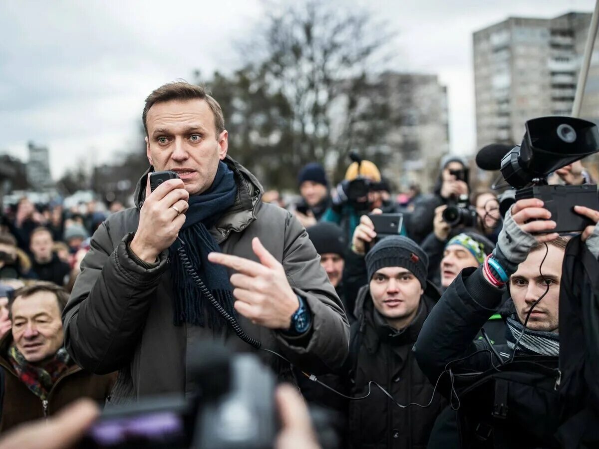 Новости про политиков. Навальный фото. Навальный на митинге фото. Навальный Германии 2024.