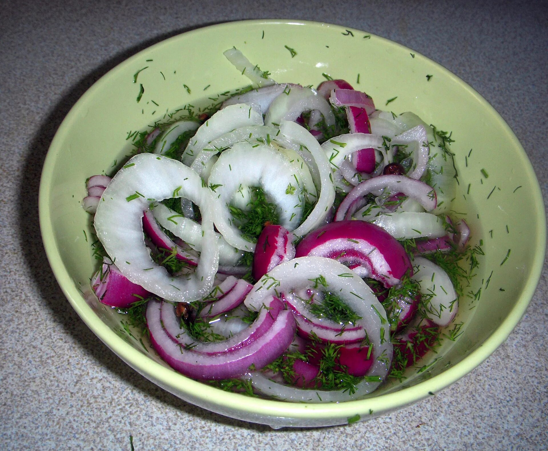 Маринованный лук с укропом. Маринованный лук для кебаб. Маринованный лук Пятерочка. Чешский маленький маринованный лук.