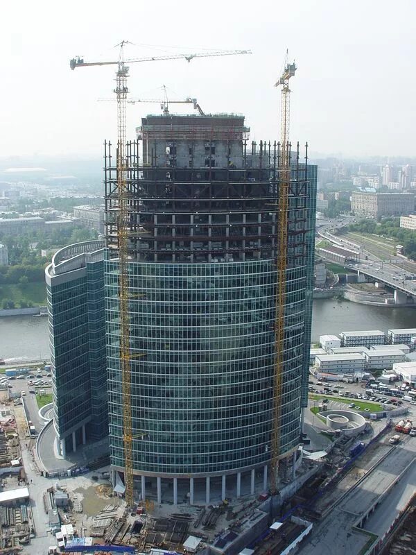 Москва Сити недостроенная башня. Москва Сити стройка башен. Башня на набережной Москва Сити. Недострой в Москва Сити. Строительство башни в москве