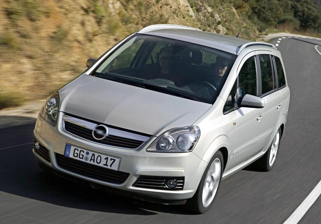 Опель зафира б годы выпуска. Opel Zafira. Opel Zafira 2005-2008. Опель Зафира б. Опель Зафира минивэн 2008.