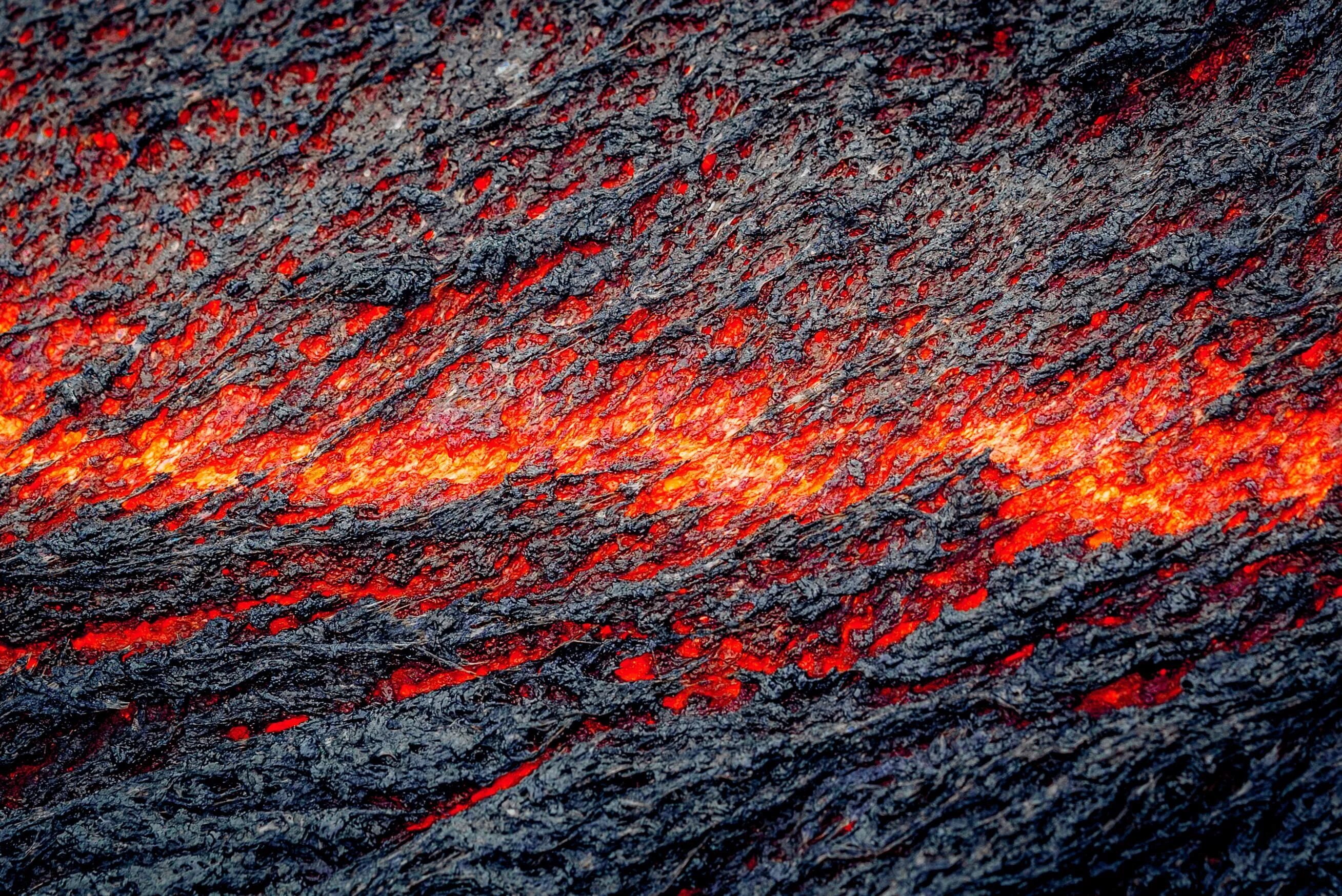 Лава магма фактура. Камни лава магма. Вулканическая лава слэб. Вулкан трещины