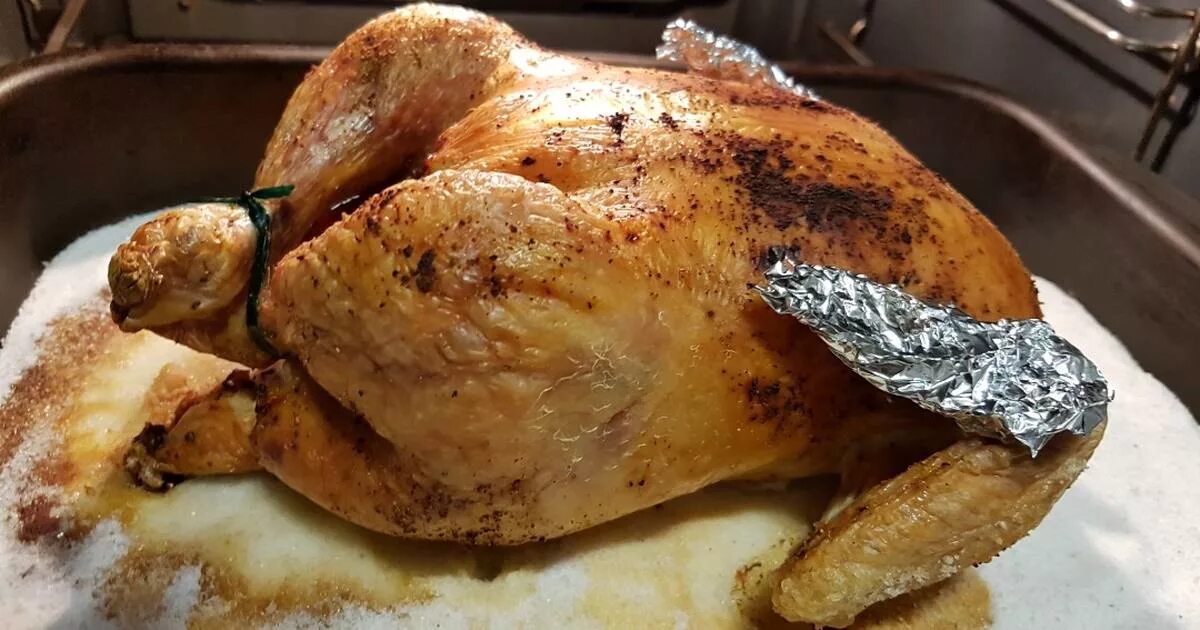 Сколько запекать курицу на соли. Курица запеченная на соли в духовке.