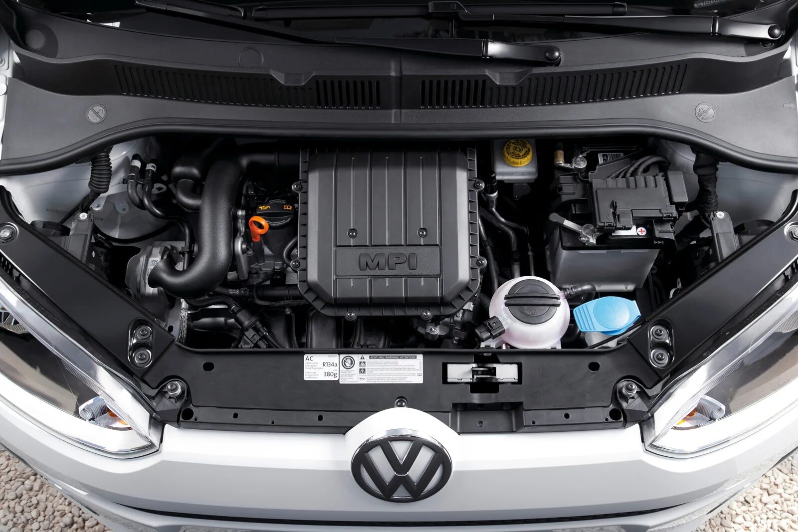 Джулиан какой двигатель. Volkswagen up мотор. MPI 1.0 Фольксваген. 1.4 TDI Polo engine. Фольксваген с электродвигателем.