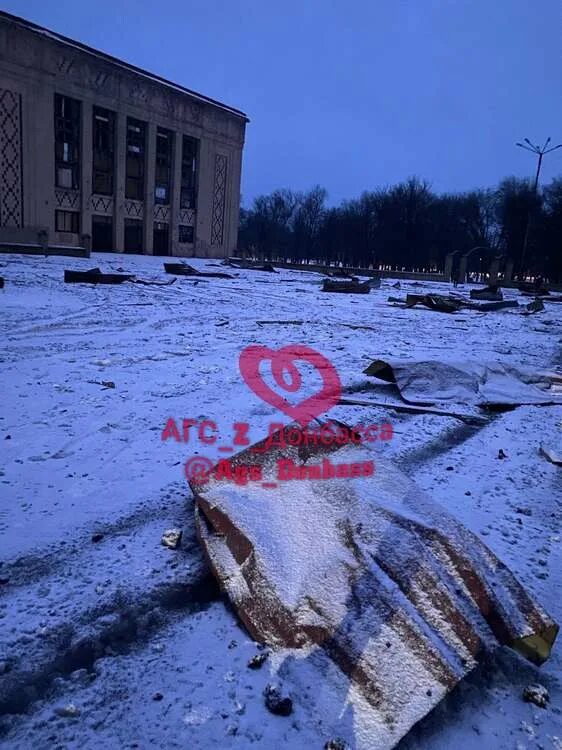 Дебальцево обстреляли. Дебальцево 2023. Дебальцево сейчас 2022. Разрушенное здание. Дебальцево 2023.