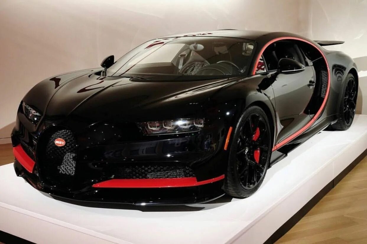 Bugatti black. Бугатти ЧИРОН. Bugatti Chiron черный. Bugatti Chiron Red Black. Bugatti Chiron Sport 2021 черный красный цвет.