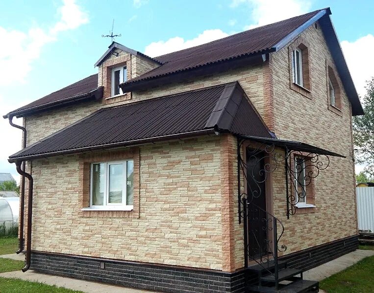 Как обшить дом фасадными. Сайдинг nailite stacked stone. монтаж фасадных панелей альта профиль. отделка цокольным сайдингом. отделка домов снаружи.