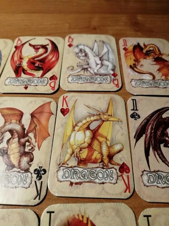 Dragon cards. Игральные карты с драконами. Карточки драконов. Банковская карточка с драконом. Тойя карты с драконом.