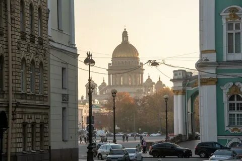 Напротив исаакиевского
