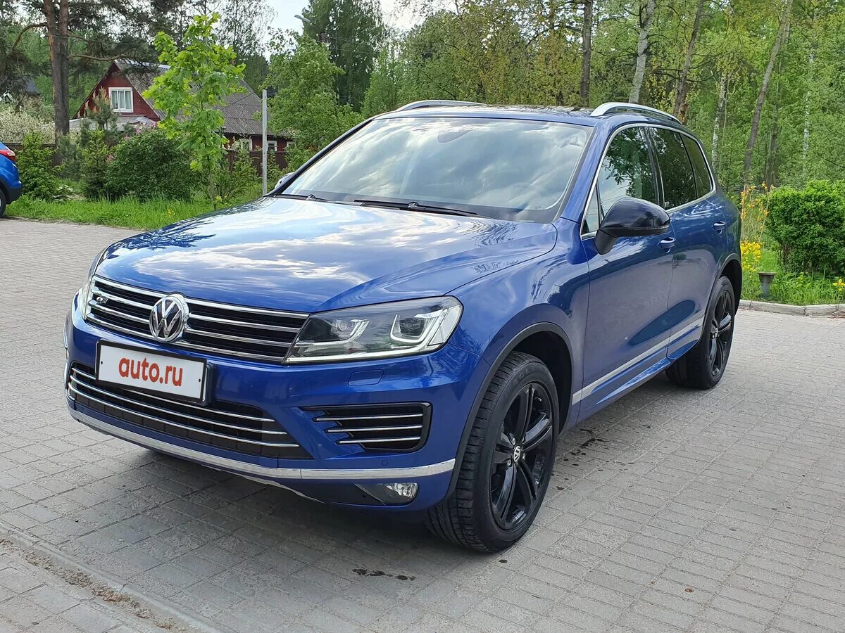 Volkswagen touareg fl. Фольксваген Туарег 2 Рестайлинг синий. Volkswagen Touareg 2017 r line. Фольксваген Туарег 2017 синий. Туарег Рлайн 2 Рестайлинг.