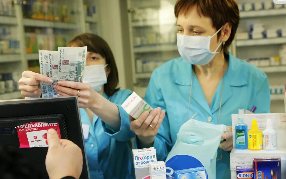 подорожание лекарств. доступные лекарственные препараты. стопка таблеток. лекарственные препараты в аптеке. доступные лекарства украины.