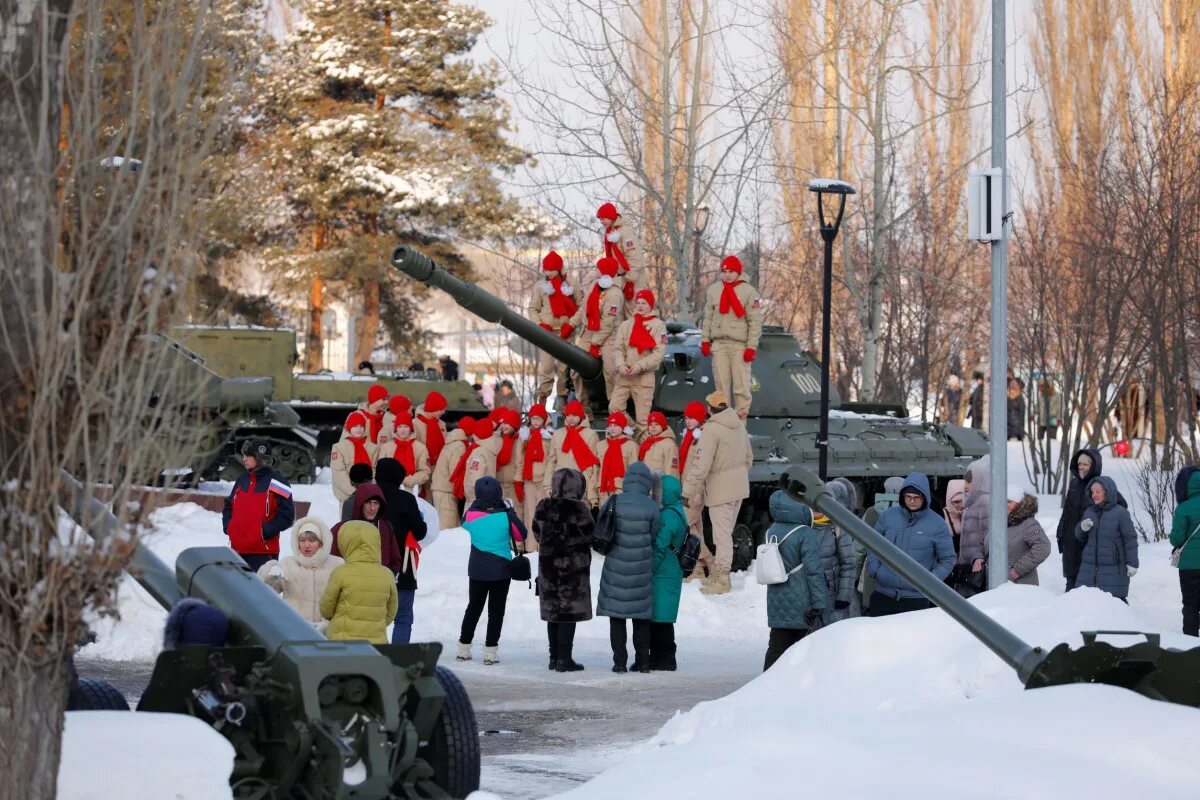 Где 23 февраля 2014 состоялся митинг. Защитники Отечества. Парк Победы Нижний Новгород. День защитника Отечества в Нижнем Новгороде. 22 Февраля день защитника Отечества.