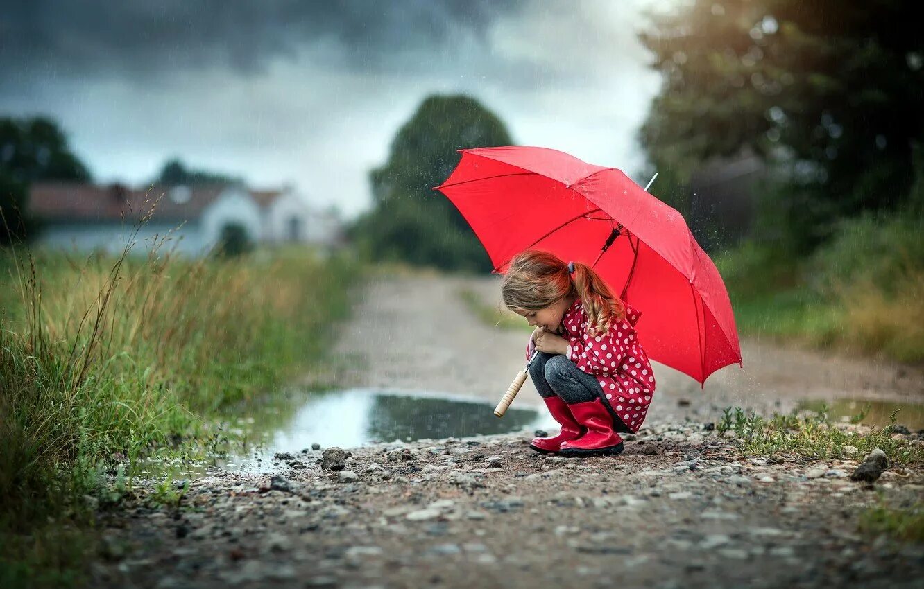 Девушка под зонтиком. Девочка с зонтиком. Под зонтиком. Природа дождь. Девочка под зонтиком.