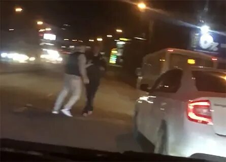 Бросился под машину