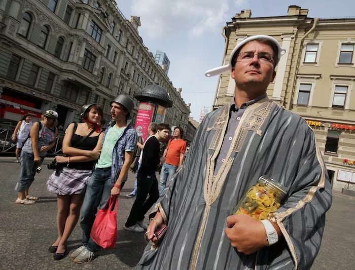 Храм макаронного монстра нижний новгород. Пастафарианец. Пастафарианец. Пастафарианец. Макаронный монстр пастафарианство церковь.