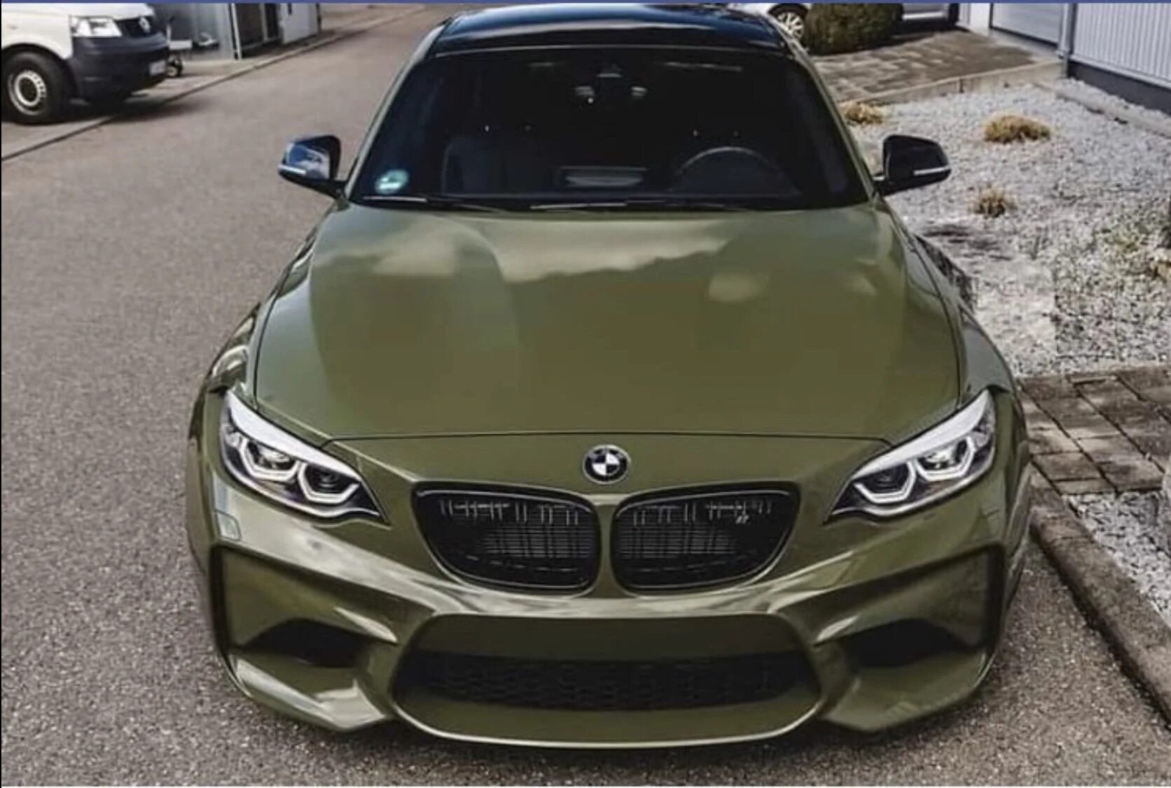 Бмв хаки. BMW m4 f82 цвет Urban Green. BMW f30 Urban Green. BMW m5 Urban Green. BMW m5 хаки.