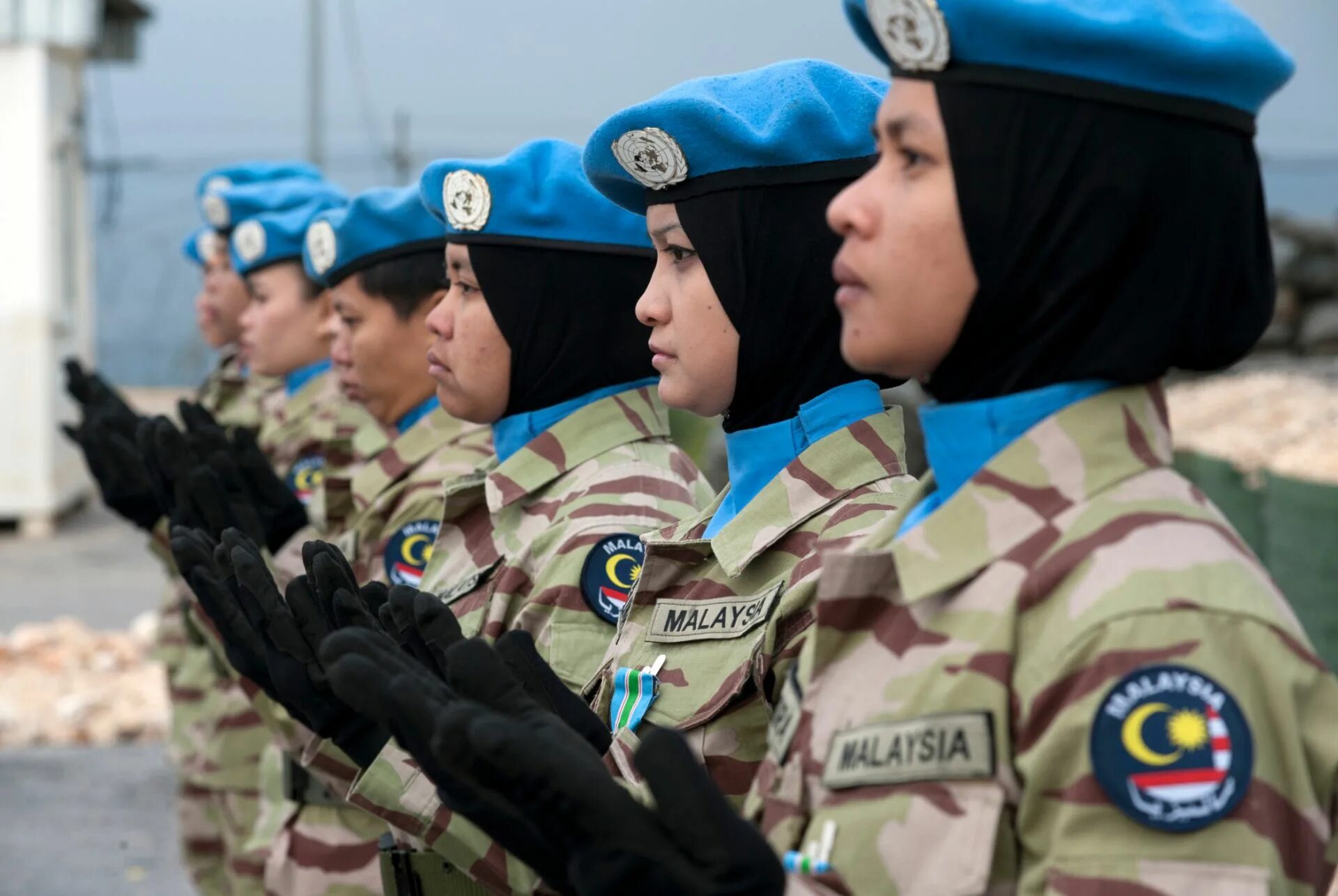 Голубой оон. Форма миротворческих сил ООН. Солдаты ООН. Миротворцы ООН. Армия ООН.