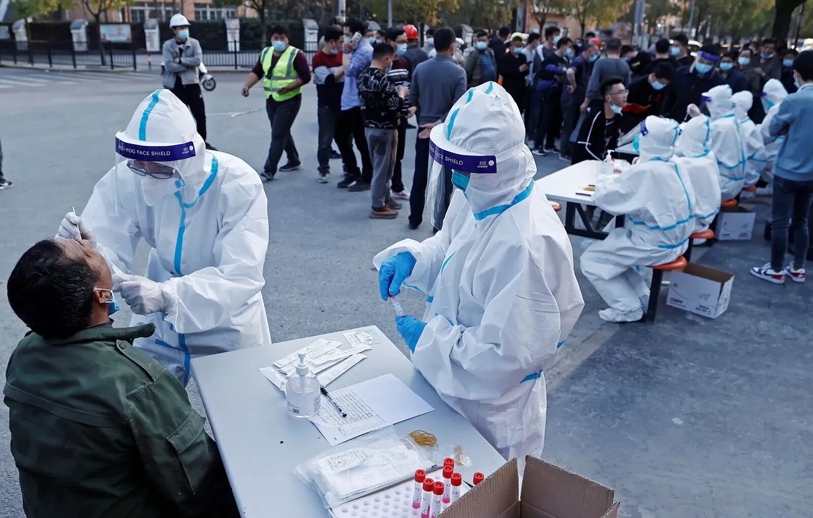 Covid china. Covid china. Пекин коронавирус. Народы китая. Китай карантин 2022 шанхай.