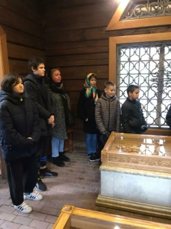 Вырица дети. Вырица казанский храм часовня св серафима вырицкого. Вырица гатчинский район. Детский дом в вырице. Вырица андреевская 15.