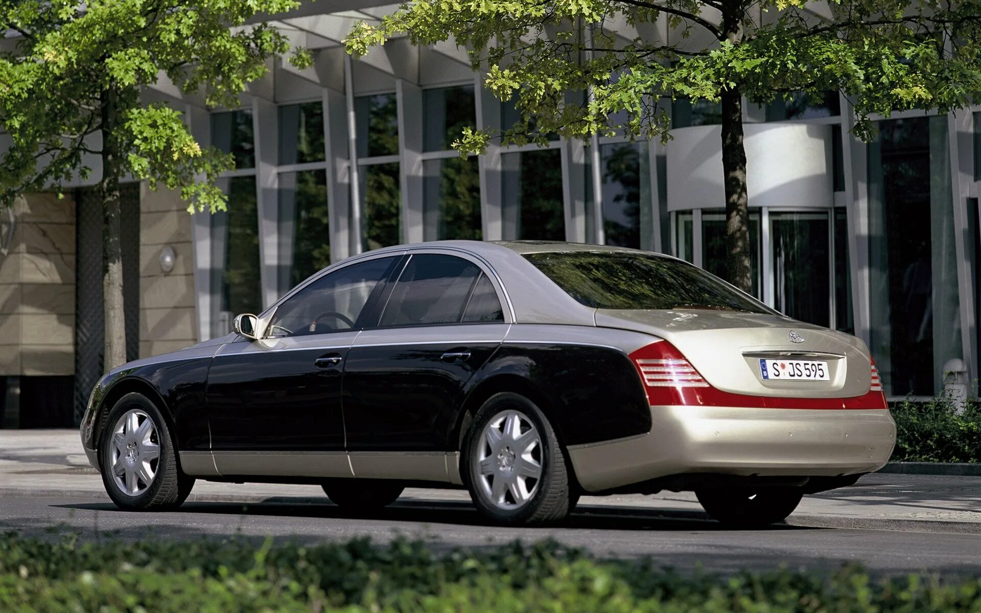 Maybach 62 landaulet. Maybach landaulet. Машина maybach 62s landaulet. Майбах кузов. Mercedes maybach 62 s landaulet.