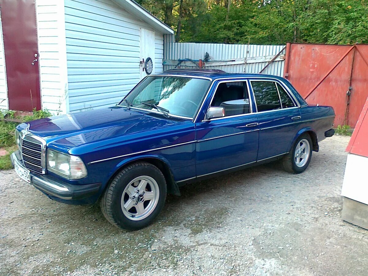 Куплю 123 кузов. Мерседес w123 синий. Mercedes-Benz w123, 1983. Мерседес 123 кузов. Мерседес 123 синий.