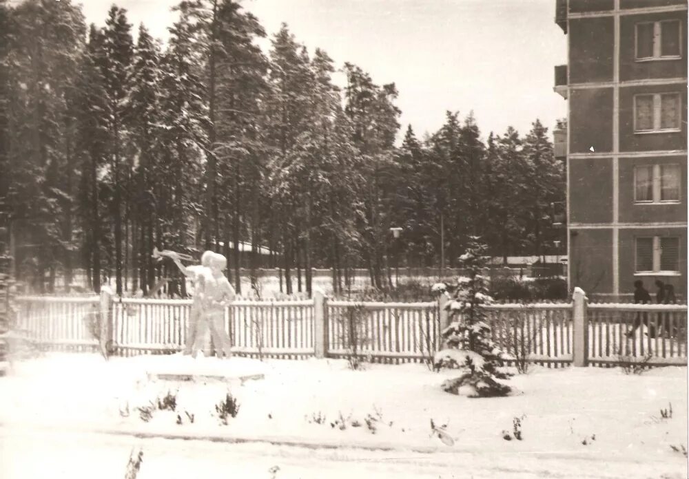 Дом мкр заря балашиха. Дом мкр заря балашиха. Микрорайон заря балашиха. Дом мкр заря балашиха. Поселок заря балашиха.