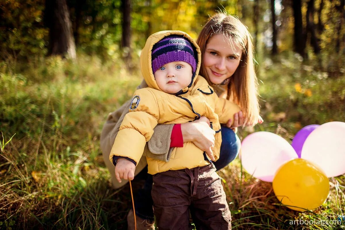 Природа мама и ребенок. Фотосессия на природе весной с детьми. Фотосессия с ребенком 1 год на природе. Фотосессия с ребенком 2 года на природе. Фотосессия мама и малыш на природе.