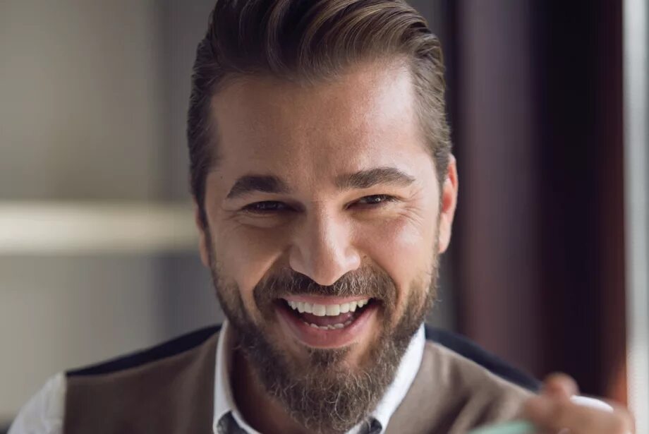 Энгина алтана дюзьятана. Энгин алтан дюзьятан. Актер сыгравший эртугрула. Тургут альп актер. Энгин алтан воскресший эртугрул.