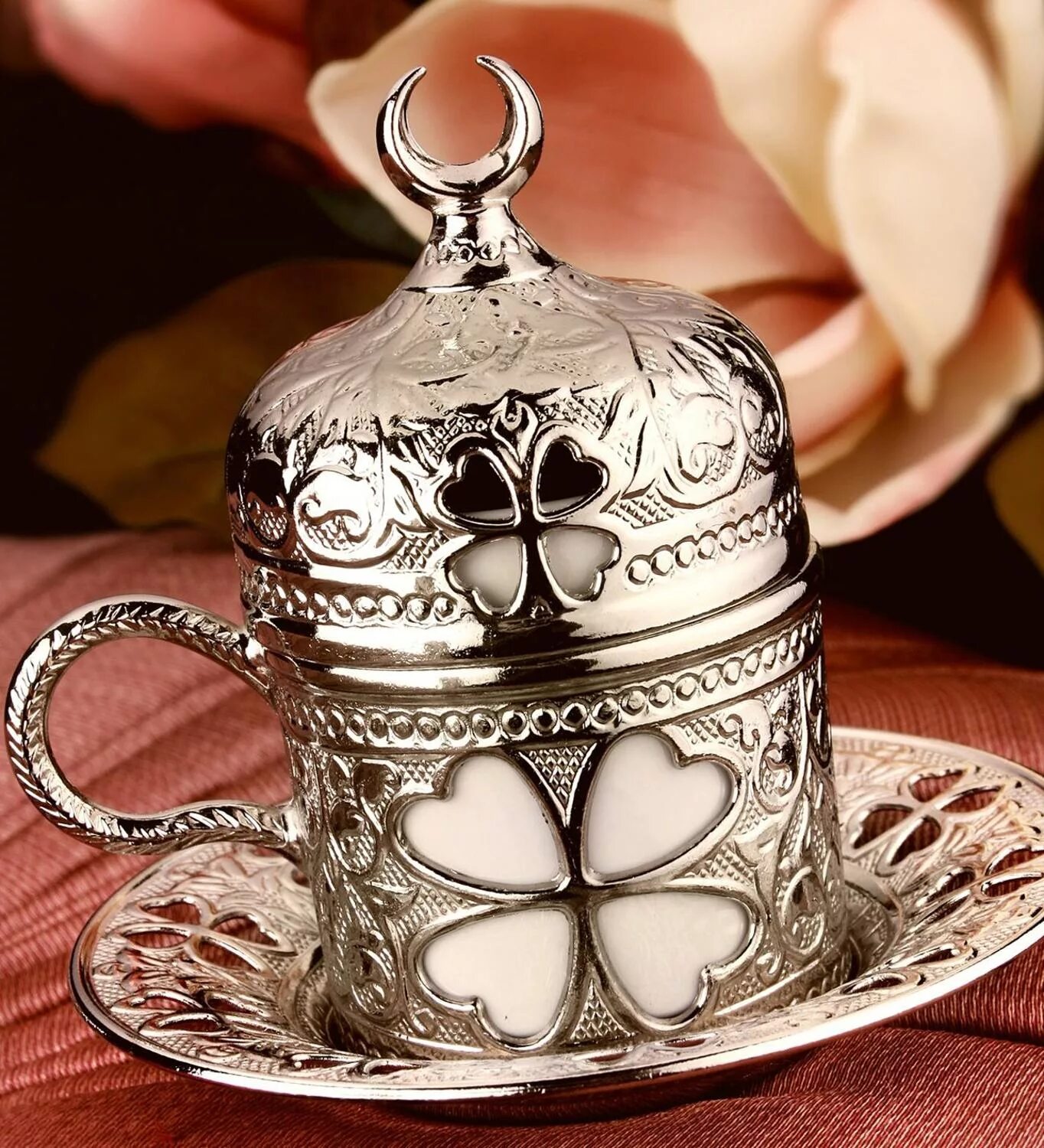 Турецкие чашки для кофе. Турецкий кофейный набор. Турецкие кофейные чашки. Чашка для кофе по-турецки. Турецкие чашечки для кофе.