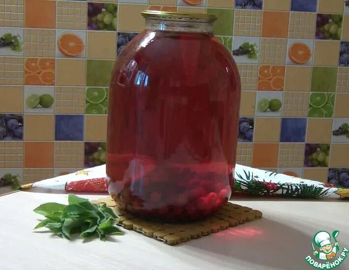 Компот из вишни и мяты на зиму. Компот из вишни мохито. компот вишня с мятой. мохито из вишни. клубничное мохито на зиму в трехлитровых банках.