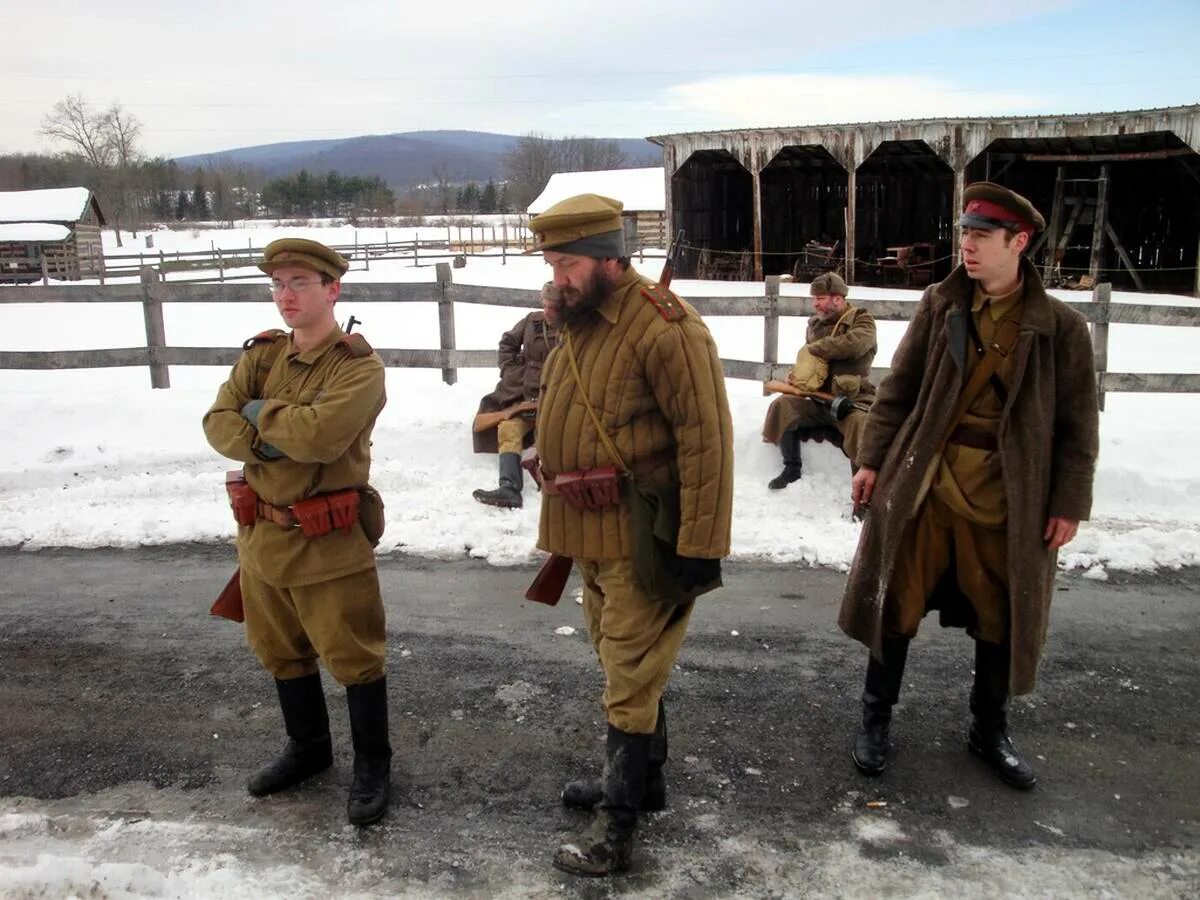 Военные 2012 года. Реконструкция Советской армии. Реконструкции 2й мировой. Солдаты Британии реконструкция. СССР военный патруль реконструкция.