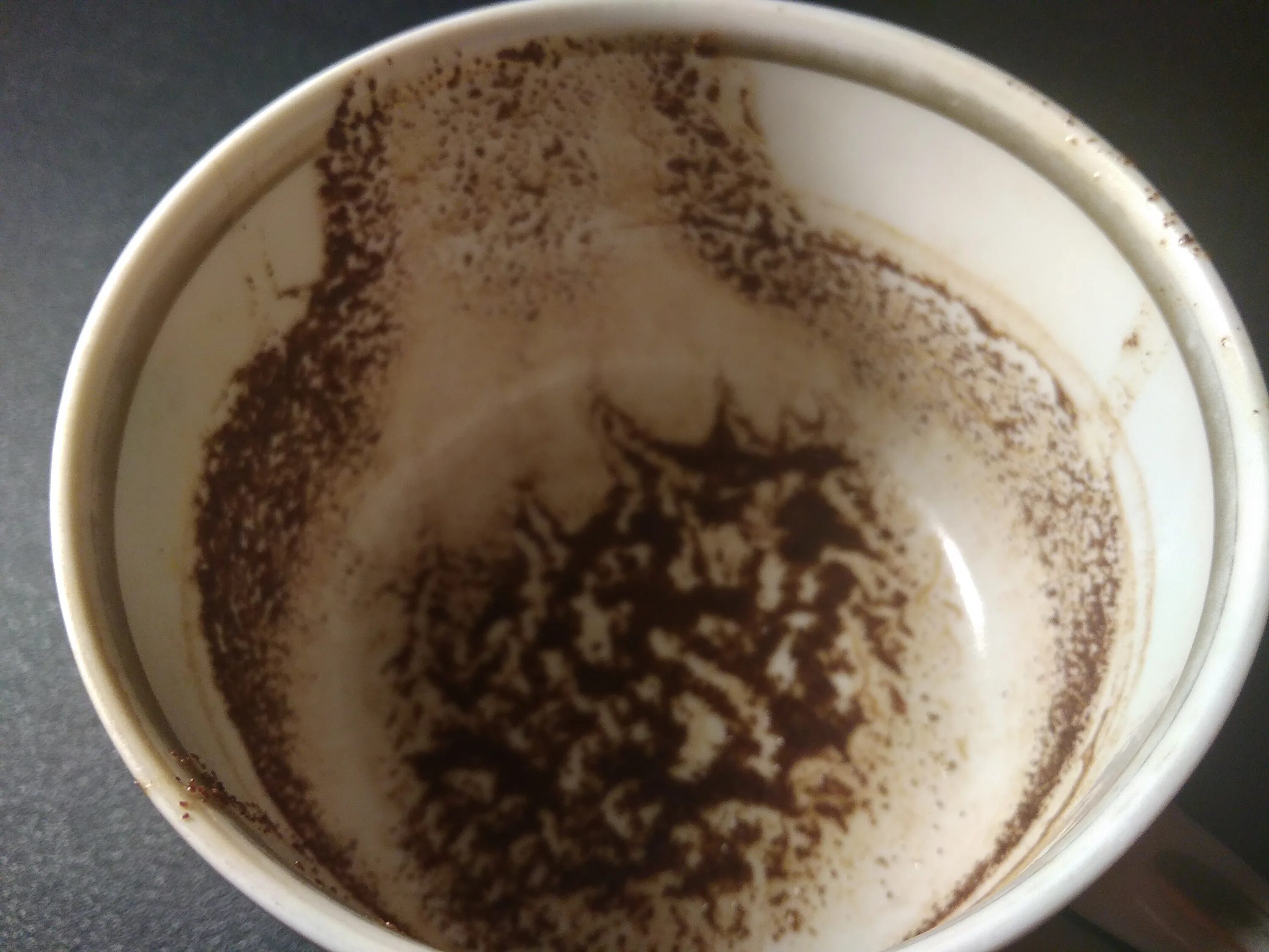 На кофейной гуще. Чашка с кофейной гущей. Кофейная Гуща фото. Скорпион на кофейной гуще.
