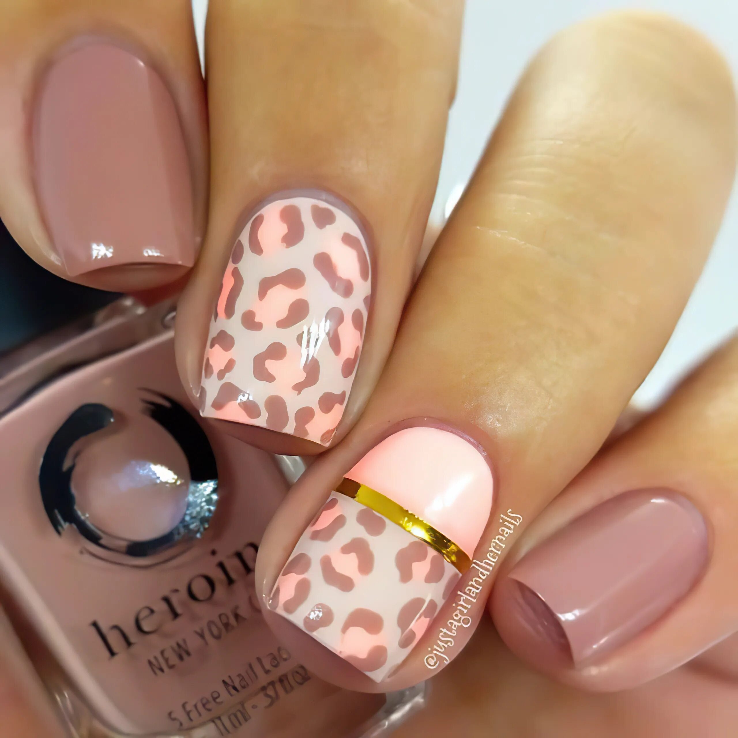 Дизайн ногтей с принтом. Леопардовый маникюр розовый. Розовые ногти с леопардовым принтом. Леопардовые ногти. Нежный маникюр с леопардовым принтом.