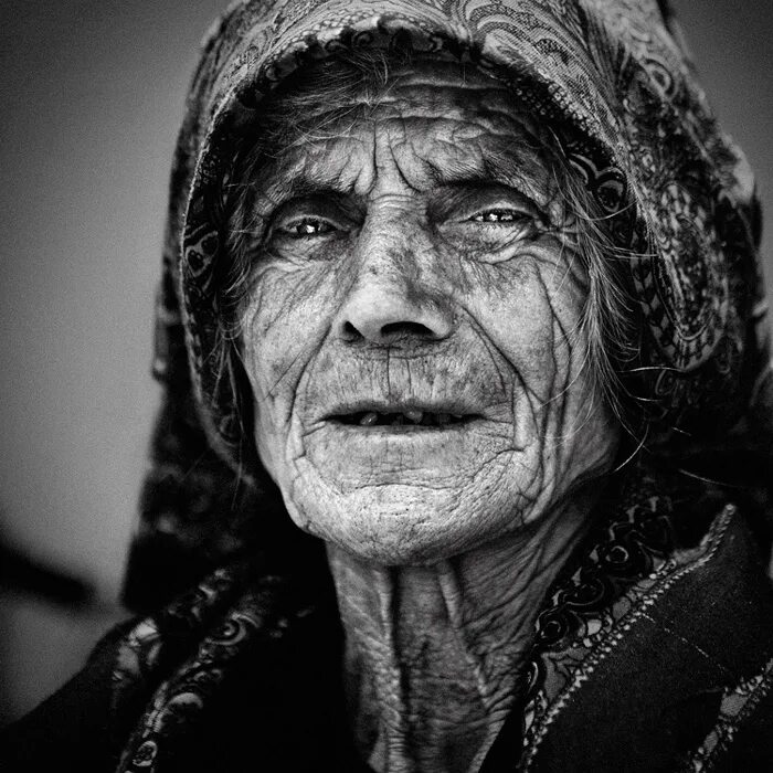 Old woman 18. Старые фотопортреты. Портрет пожилой женщины. Лицо человека. Портрет старушки.