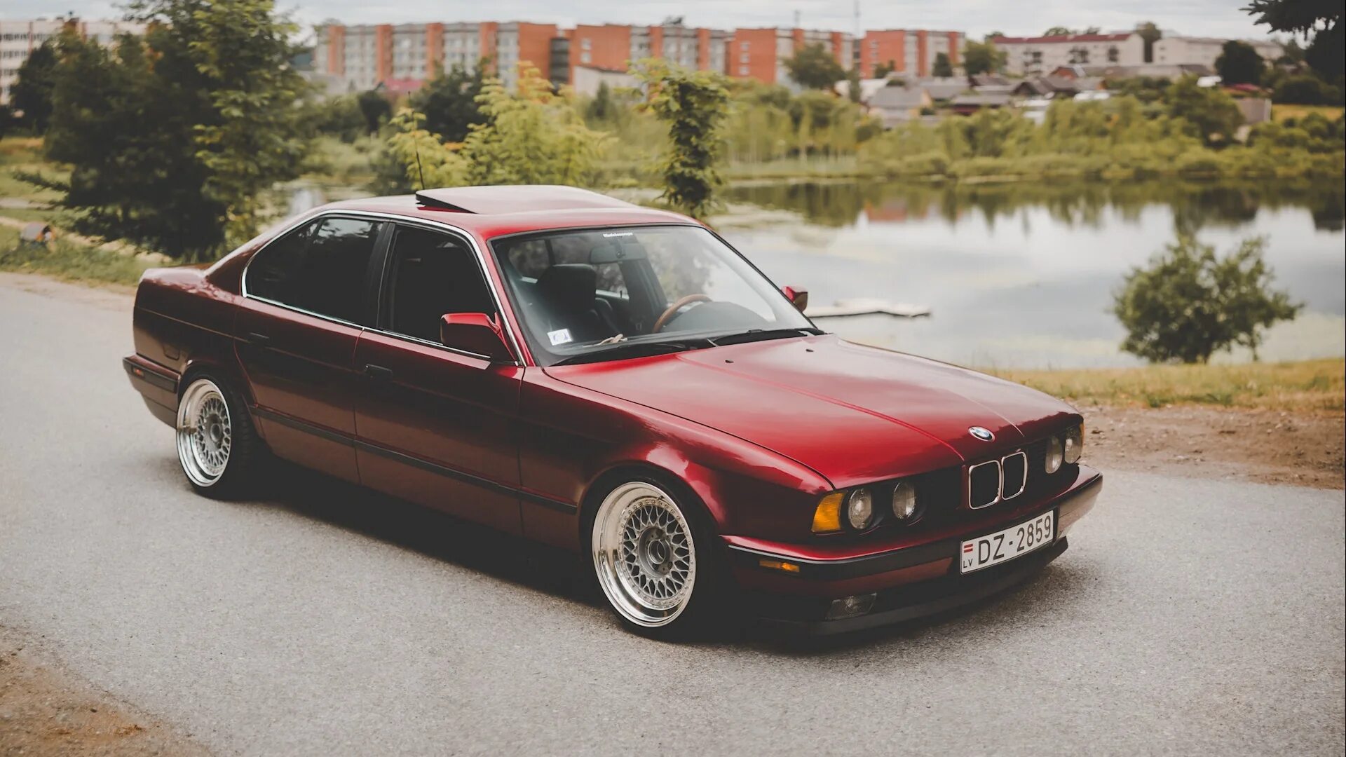 Е34 объем. BMW m5 e34 Red. BMW e34 стенс. BMW 34. BMW 520i e34.