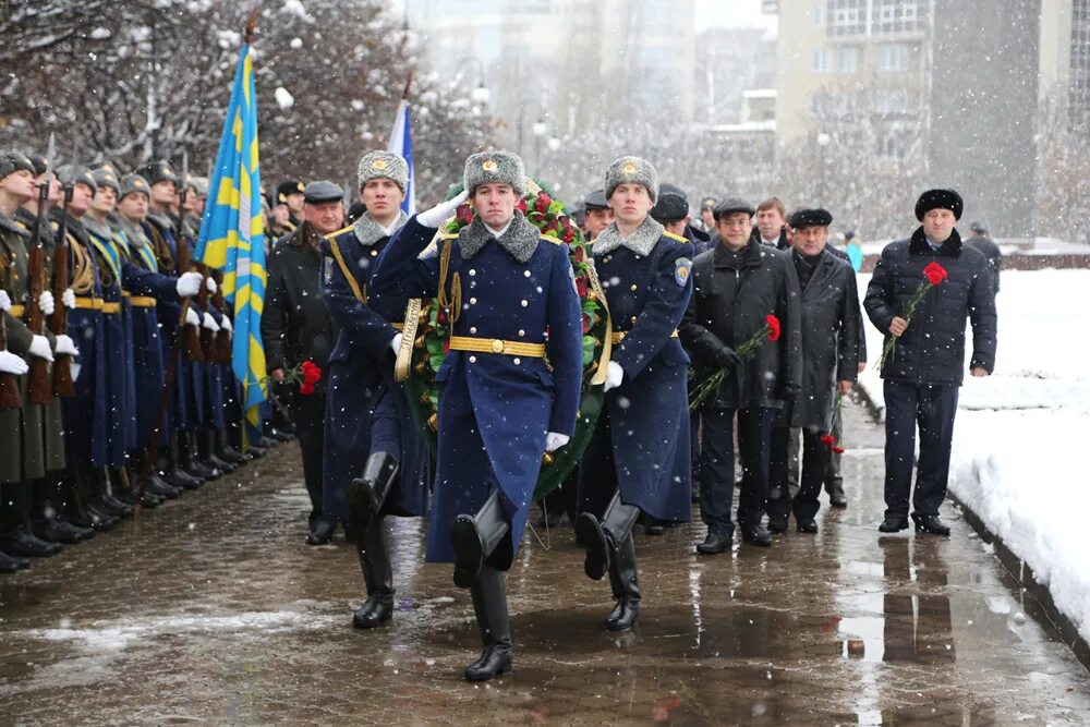 Мероприятие на площади ленина сегодня. РПК Воронеж возложение венков. Воронеж возложение венков сегодня. Венок на возложение ВДВ. Возложение Воронеж 22 февраля.