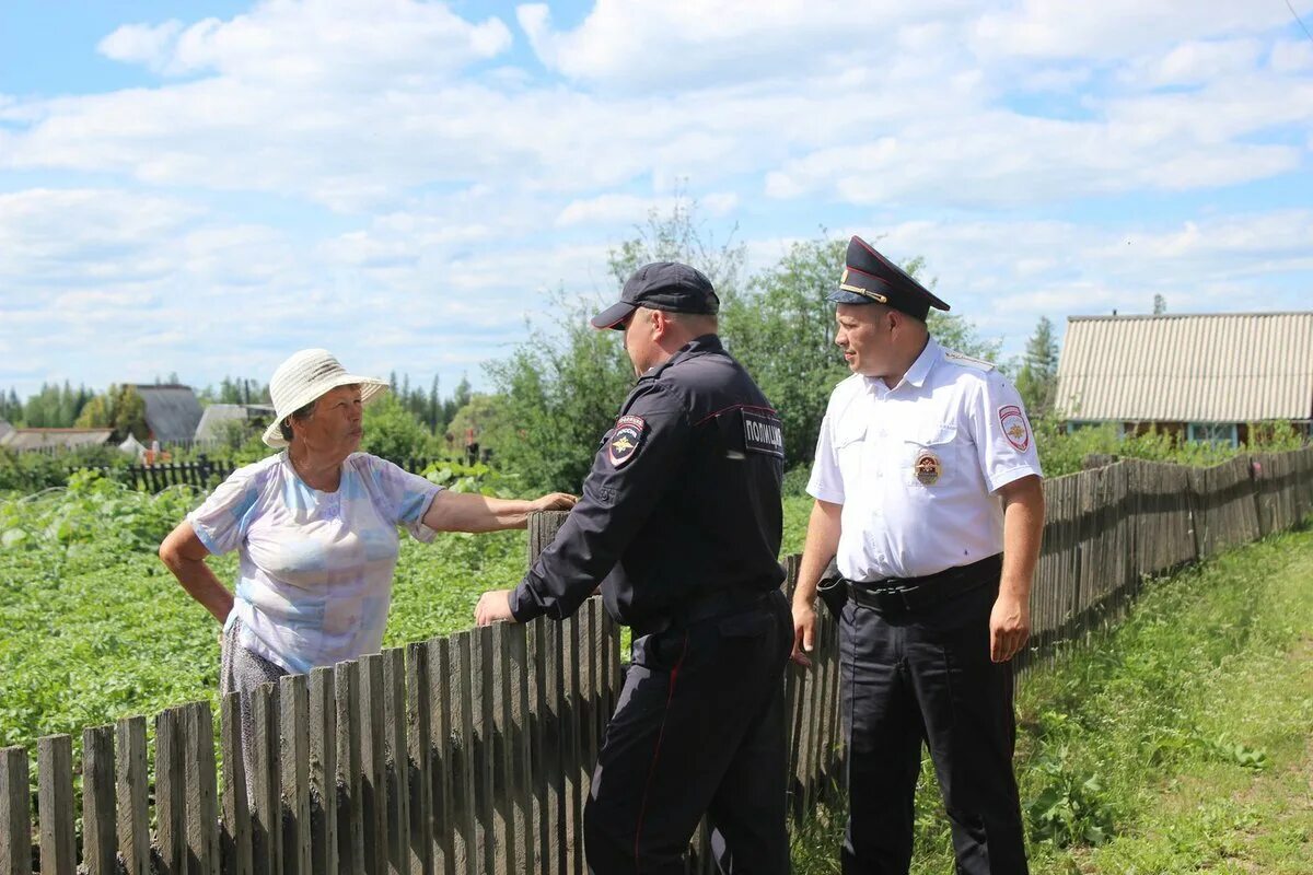 Что грозит за дачу. Полиция на даче. Полицейский на земельном участке. Штрафы для дачников. Штрафы для дачников картинки.