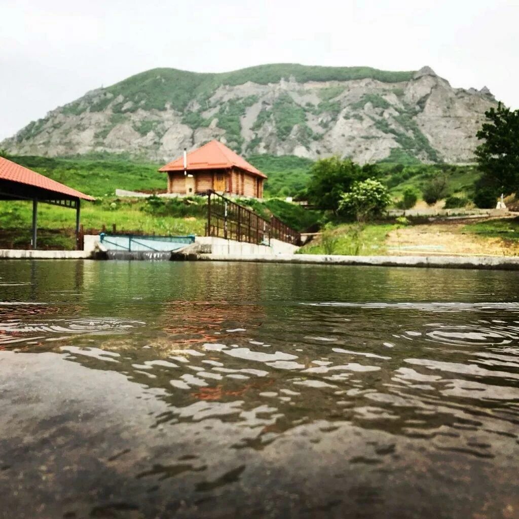 Змейское озеро Минеральные воды. Спортивно-оздоровительный комплекс Родник Минеральные воды. Ставропольский край Минеральные воды Горная улица Родник. Турбаза Родник Минеральные воды.