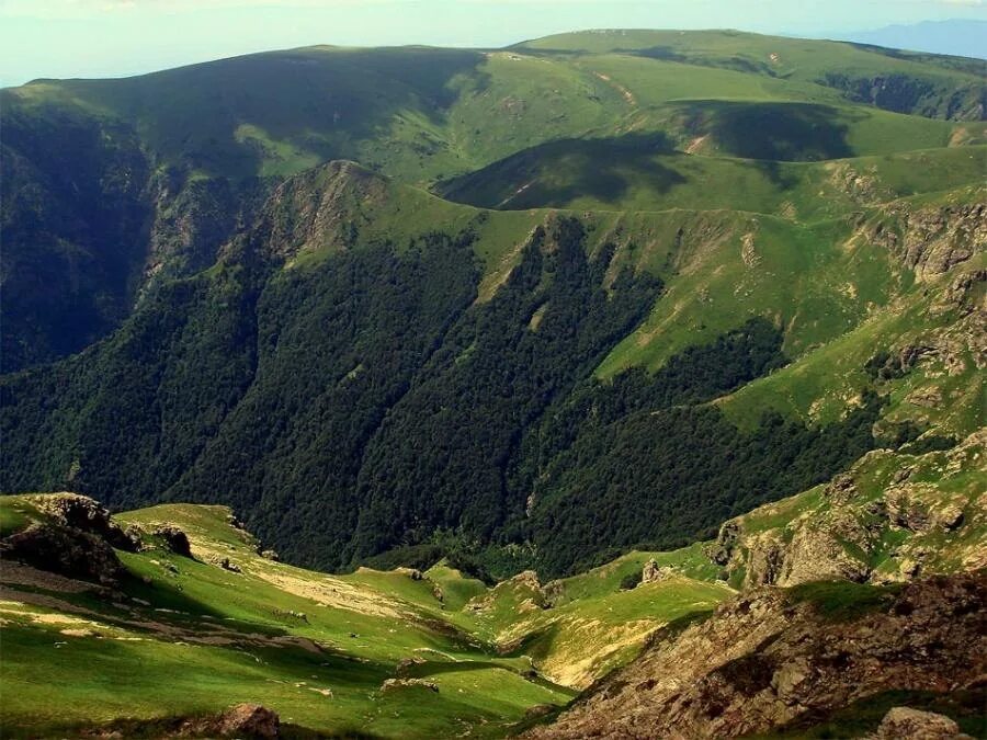 Болгария климат. Гора Ботев Болгария. Рельеф Болгарии. Горный рельеф Болгарии. Горы Стара планина Болгария.