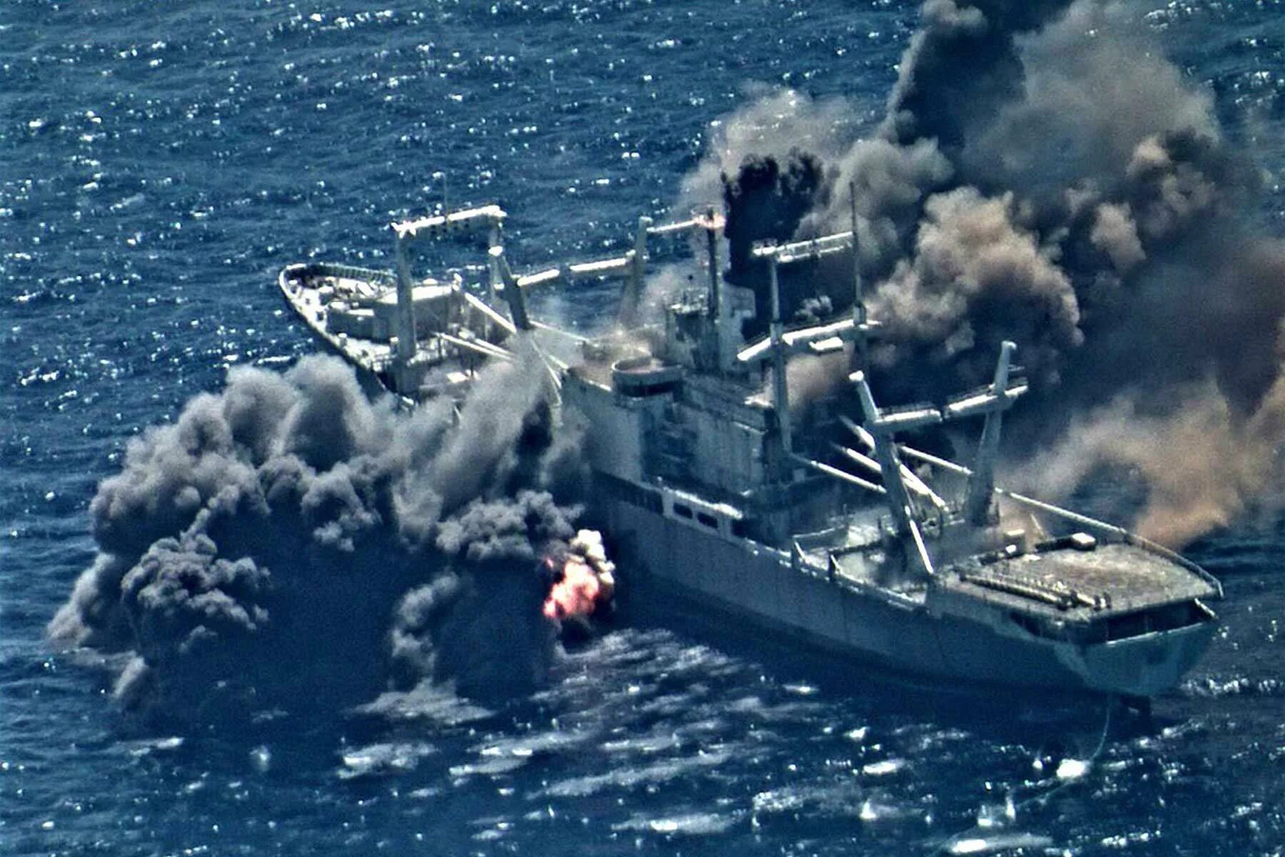 Эсминец uss johnston. Корабль uss oriskany, флорида. Утопили корабль сша. Uss oriskany cv-34. Затонувший авианосец орискани.