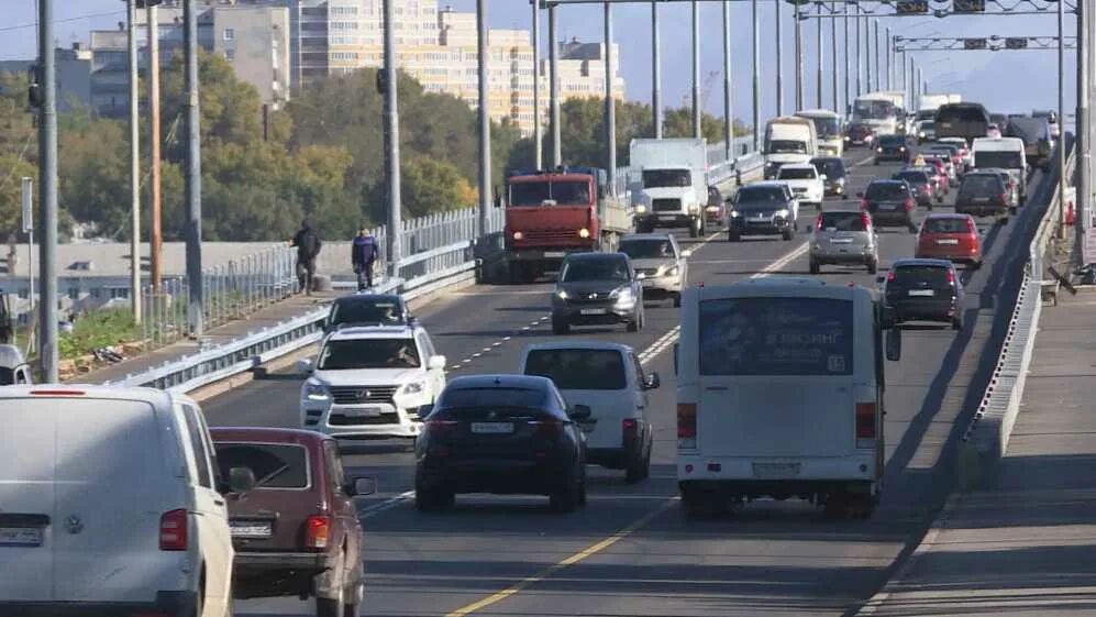 Движение по мосту в костроме. Улица магистральная кострома мост через волгу. проезд через волгу в костроме. магистральная 63 кострома. дорога на второй мост кострома.