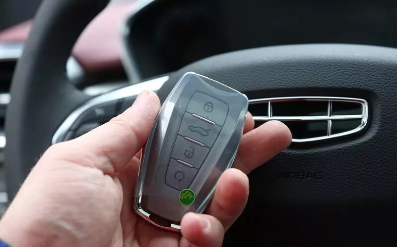 Блок tcu geely coolray. Разъемы гу geely coolray. Gps антенна geely atlas. Geely coolray акб. Geely coolray ключ.
