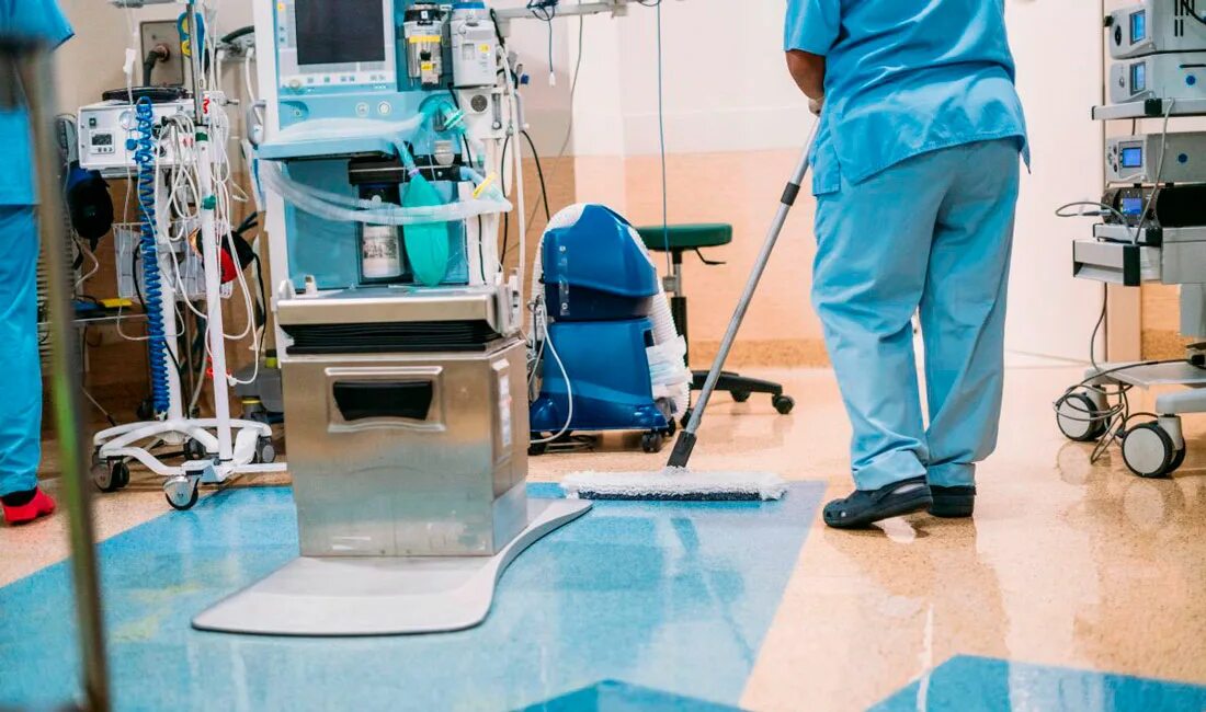 санитарная уборка. клининг в медицинских учреждениях. уборка в лпу. уборки в мед учреждениях. текущая уборка медицинских помещений.